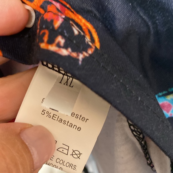 NEW Halloween Colorful Skulls Short Sleeve Plus size 1X - Picture 4 of 9